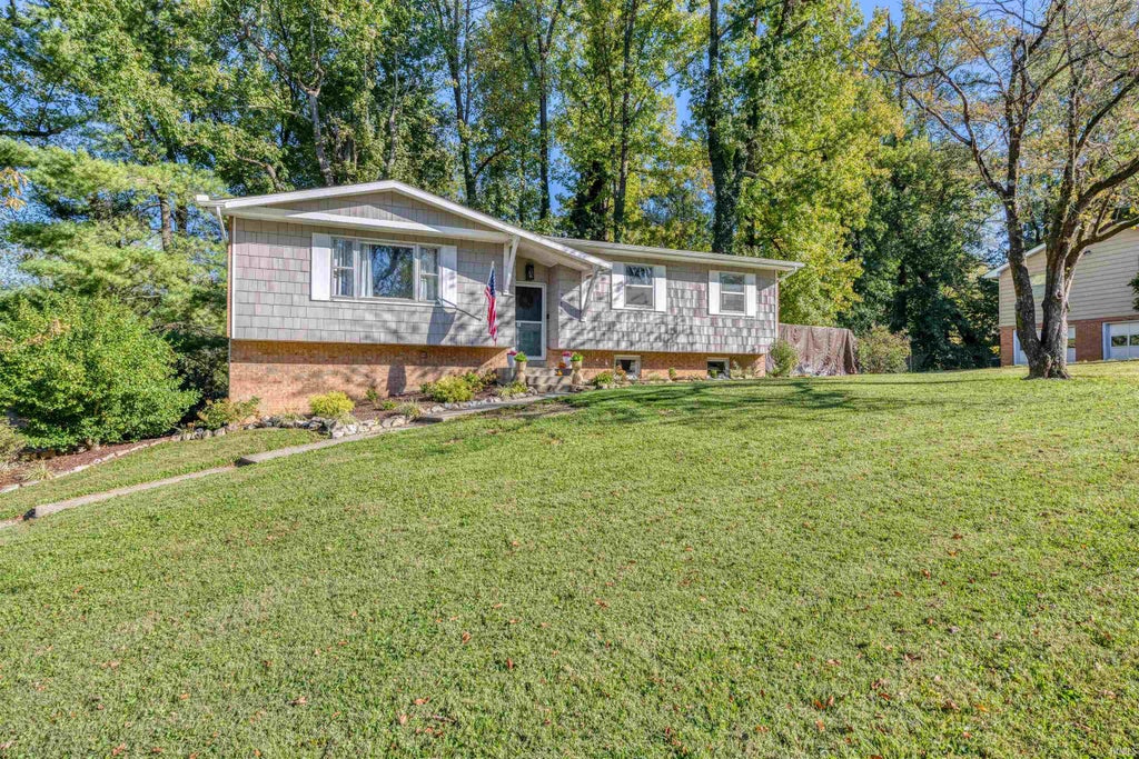 Photo of 712 Carole Place, Newburgh, IN 47630 (MLS # 202643733)