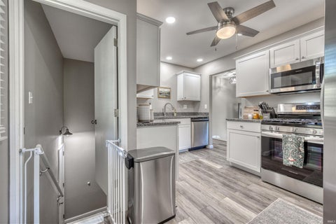 Tiny photo for 712 Carole Place, Newburgh, IN 47630 (MLS # 202643733)