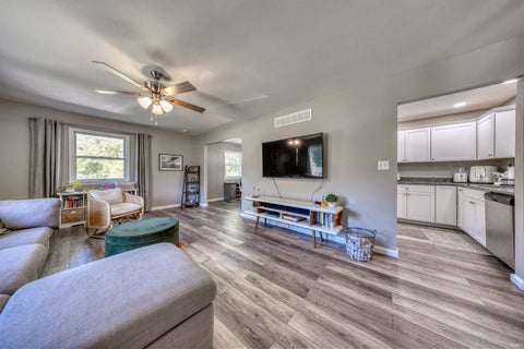 Tiny photo for 712 Carole Place, Newburgh, IN 47630 (MLS # 202643733)