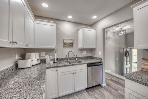 Tiny photo for 712 Carole Place, Newburgh, IN 47630 (MLS # 202643733)