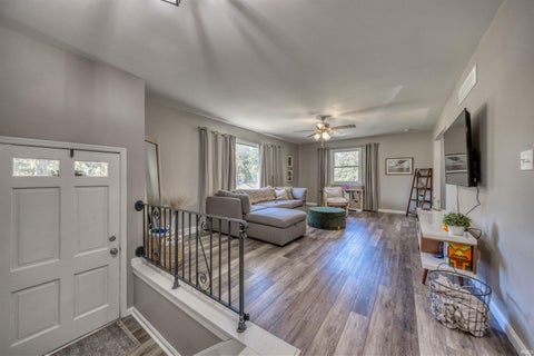 Tiny photo for 712 Carole Place, Newburgh, IN 47630 (MLS # 202643733)