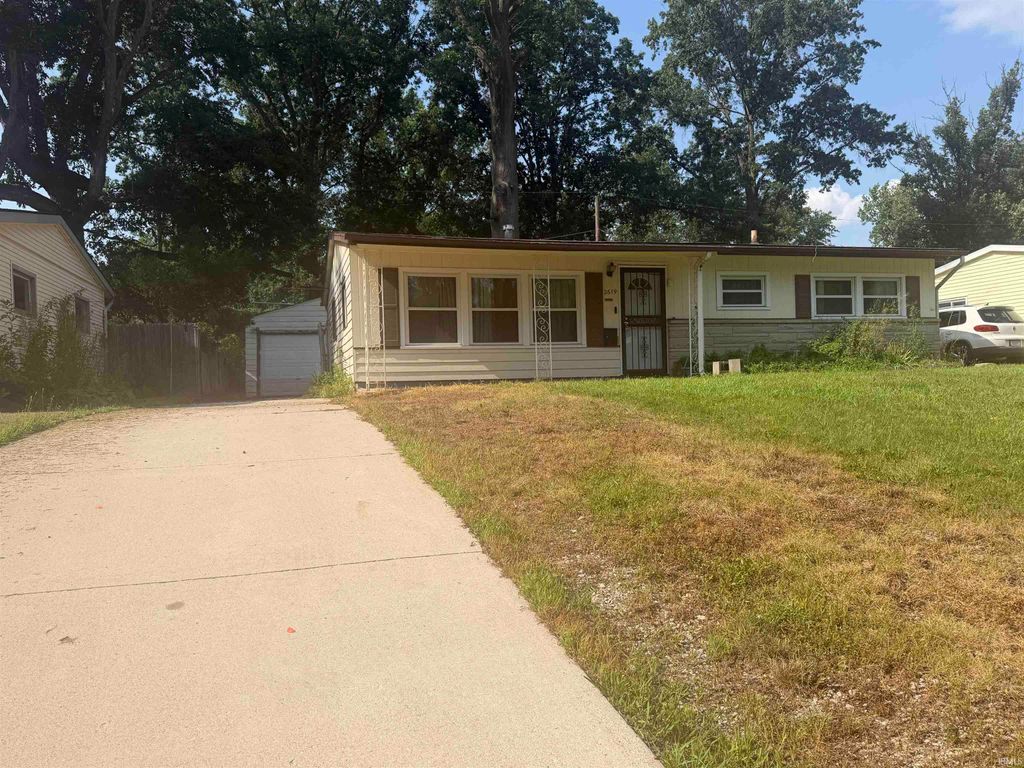 Photo of 2619 Drexel Avenue, Fort Wayne, IN 46806 (MLS # 202629758)