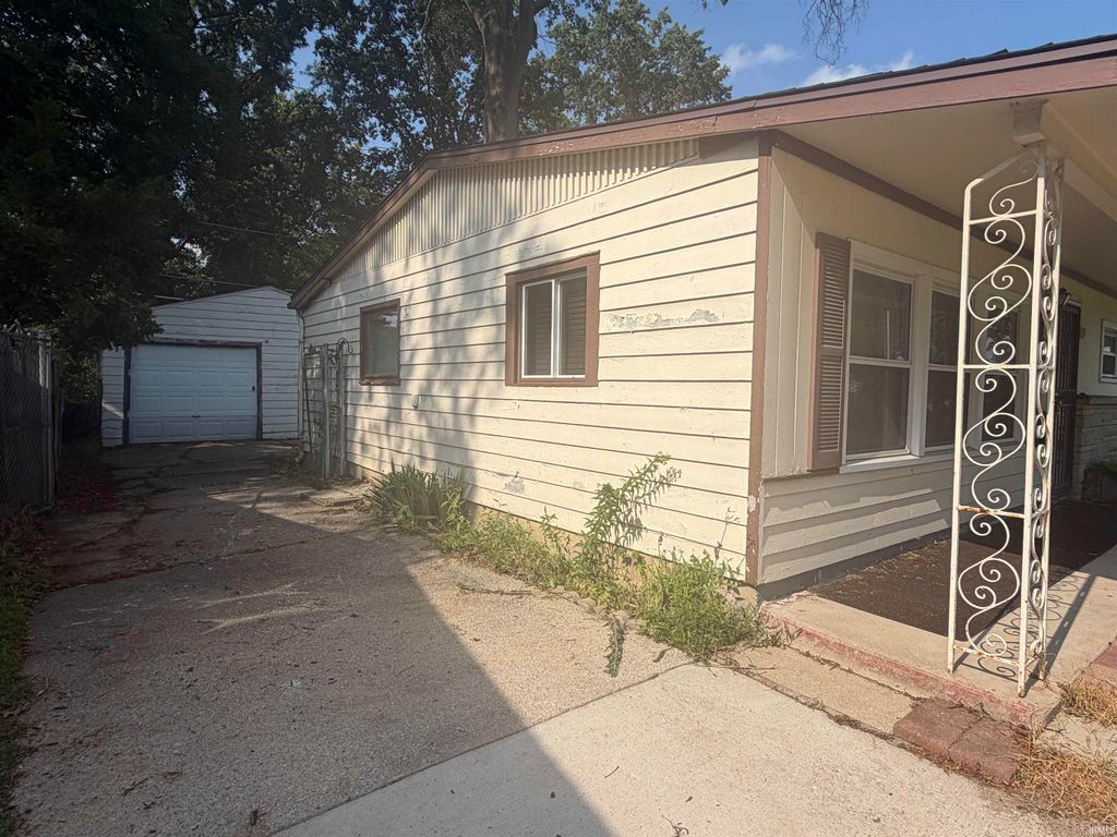 Photo of 2619 Drexel Avenue, Fort Wayne, IN 46806 (MLS # 202629758)