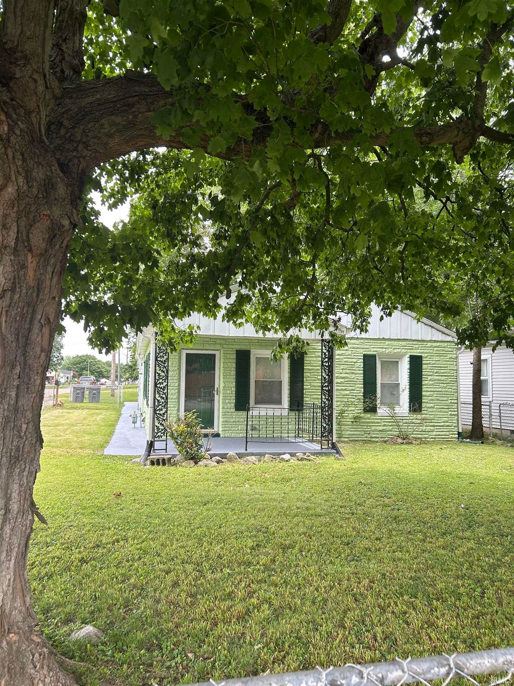 Photo of 1607 Keck Avenue, Evansville, IN 47711 (MLS # 202620823)