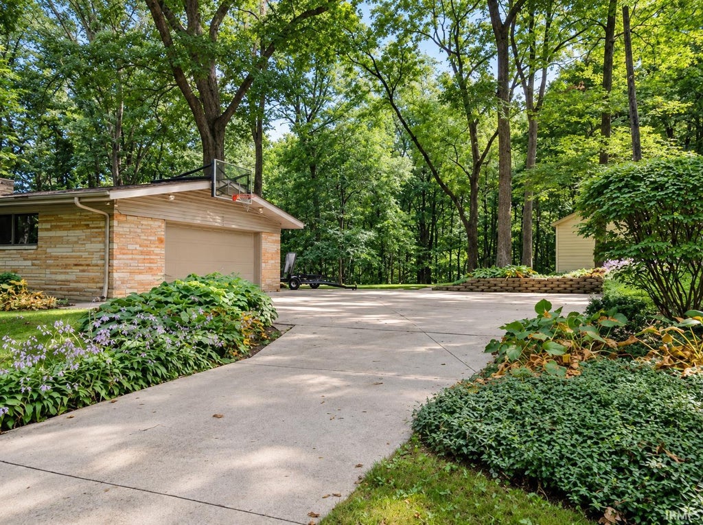Photo of 2804 N Walnut Way, Marion, IN 46952 (MLS # 202637699)