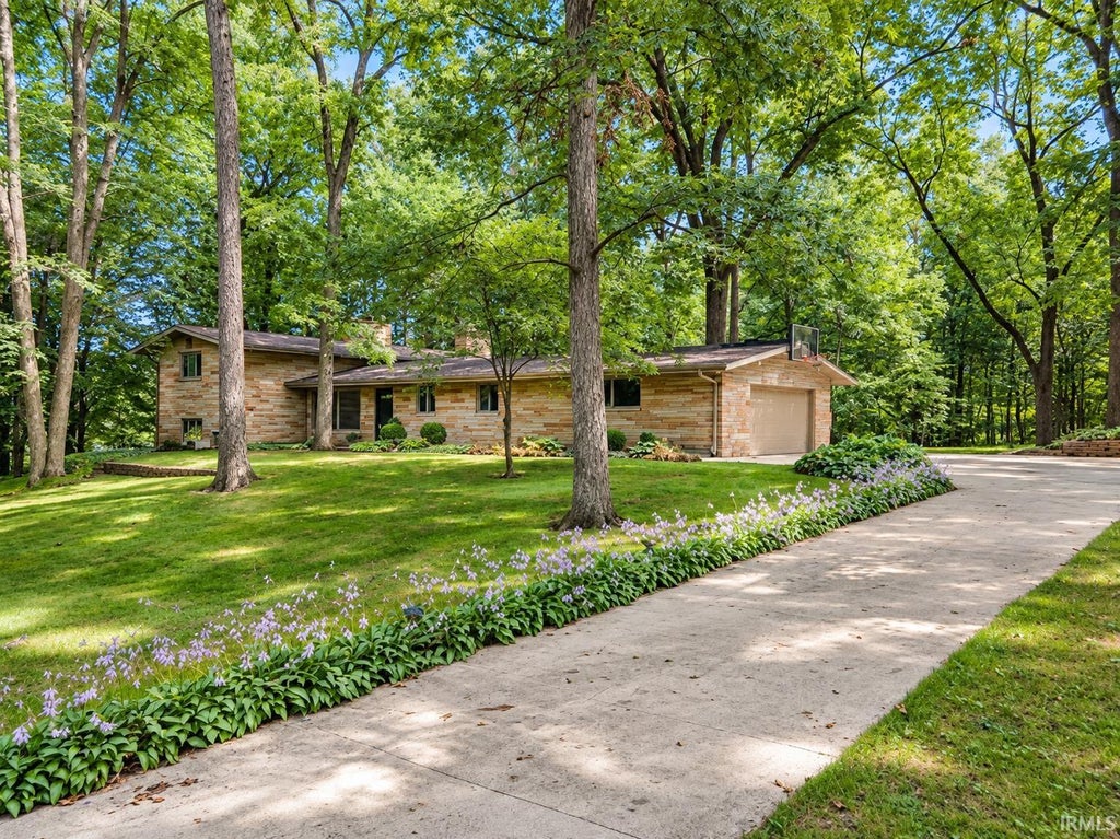 Photo of 2804 N Walnut Way, Marion, IN 46952 (MLS # 202637699)