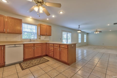 Tiny photo for 9140 Southport Drive, Evansville, IN 47711 (MLS # 202636712)