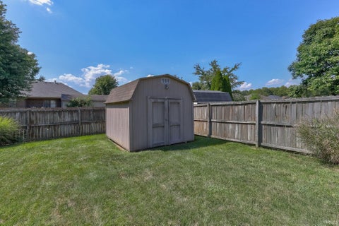 Tiny photo for 9140 Southport Drive, Evansville, IN 47711 (MLS # 202636712)