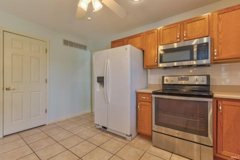 Tiny photo for 9140 Southport Drive, Evansville, IN 47711 (MLS # 202636712)