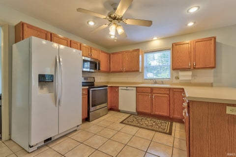 Tiny photo for 9140 Southport Drive, Evansville, IN 47711 (MLS # 202636712)