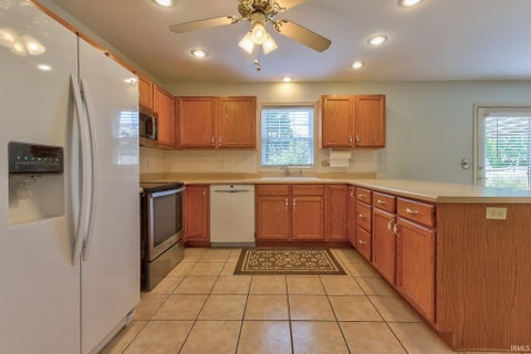 Tiny photo for 9140 Southport Drive, Evansville, IN 47711 (MLS # 202636712)