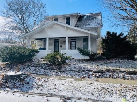 Photo of 504 S Mill Street, Fairmount, IN 46928 (MLS # 202549581)