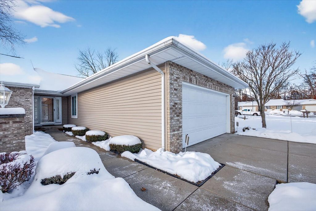 Photo of 51793 Heath Court, South Bend, IN 46637 (MLS # 202544990)