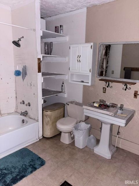 Tiny photo for 915 S MAIN Street, Kokomo, IN 46901 (MLS # 202628578)
