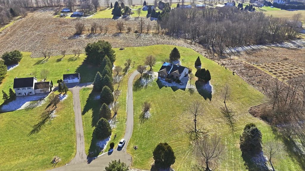 Photo of 4537 W Black Oak Circle, Angola, IN 46703 (MLS # 202601773)