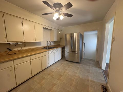 Tiny photo for 913 Sheffield Drive, Evansville, IN 47710 (MLS # 202605648)