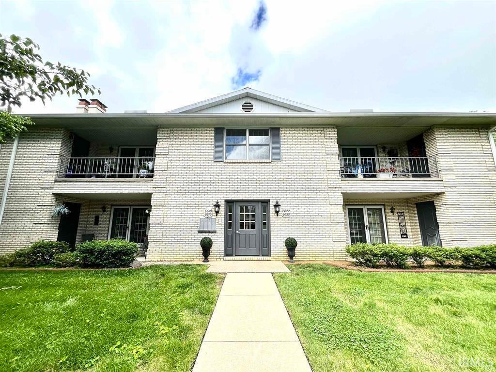 Photo of 6618 Newburgh Road, Evansville, IN 47715 (MLS # 202630748)