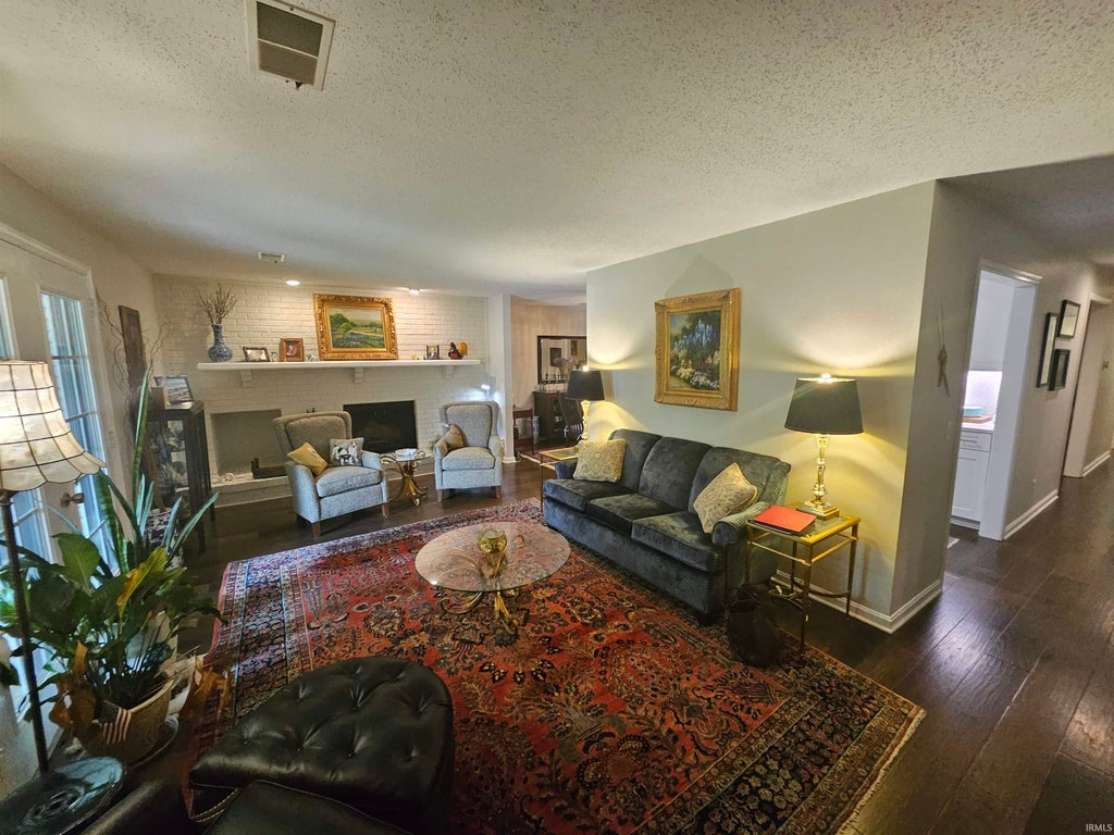 Photo of 6618 Newburgh Road, Evansville, IN 47715 (MLS # 202630748)