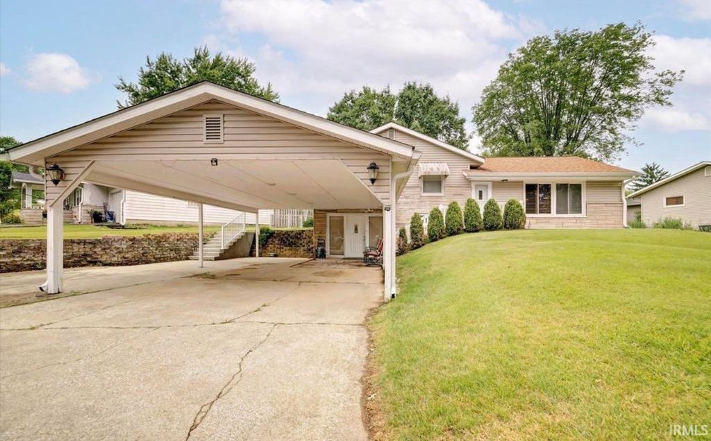 Photo of 612 W Clover Terrace, Bloomington, IN 47404 (MLS # 202613915)