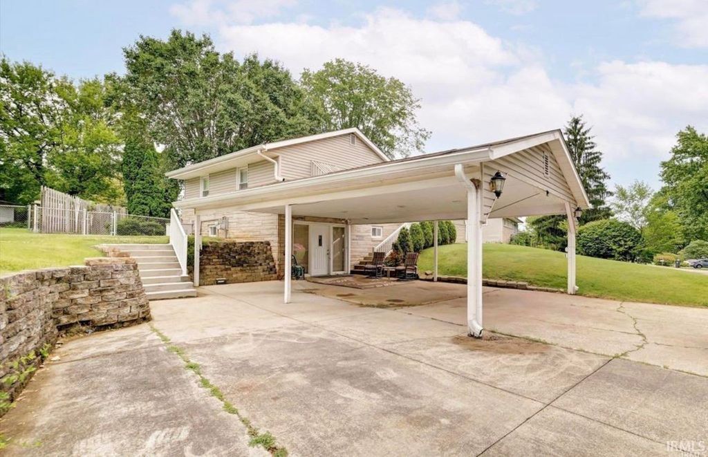 Photo of 612 W Clover Terrace, Bloomington, IN 47404 (MLS # 202613915)