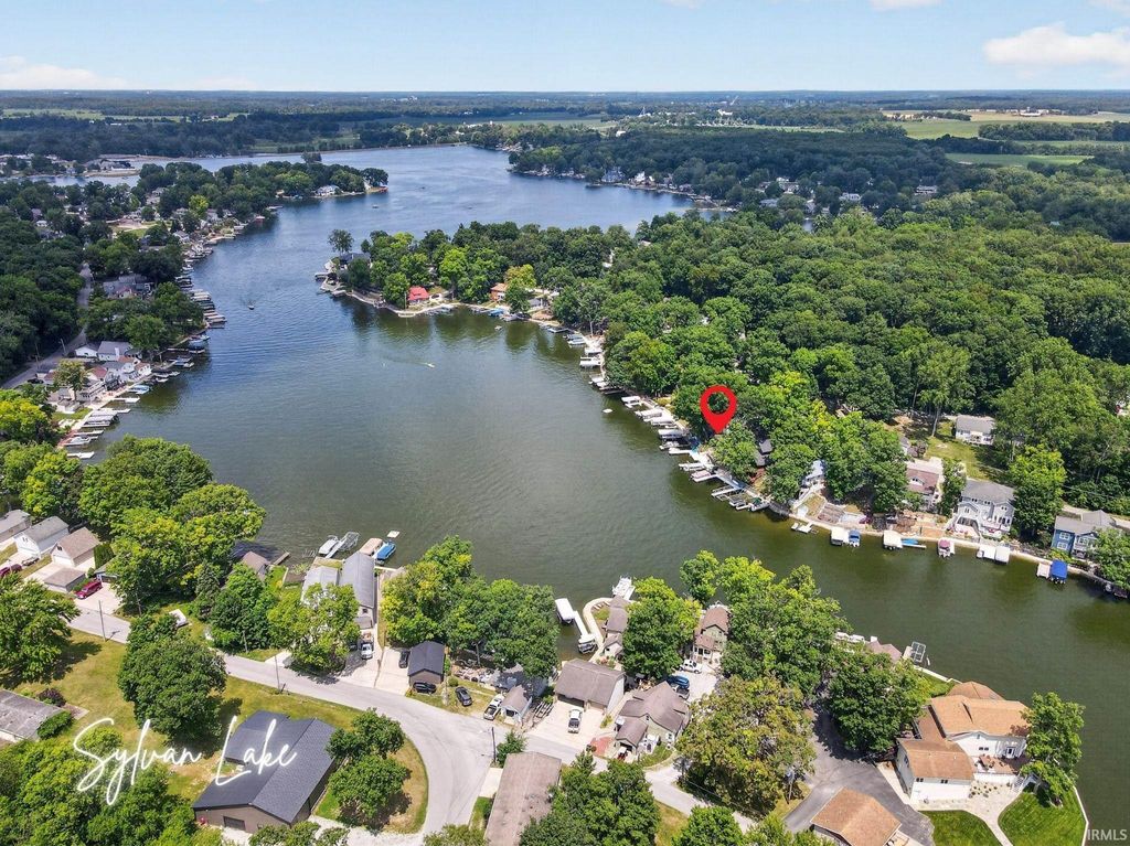 Photo of 824 Lakeside Circle, Rome City, IN 46784 (MLS # 202626592)