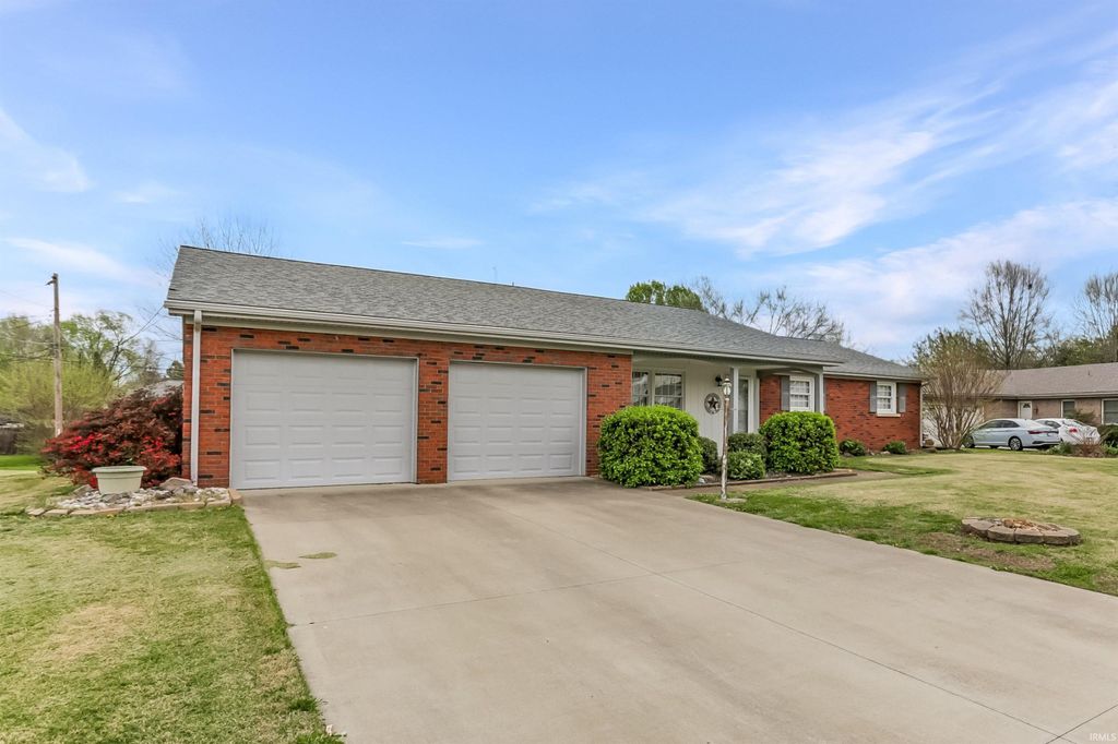 Photo of 7666 Owens Drive, Newburgh, IN 47630 (MLS # 202611458)