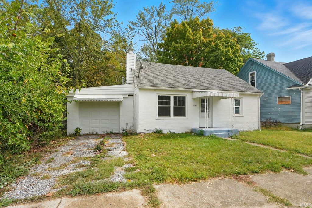 Photo of 2747 Abbott Street, Fort Wayne, IN 46806 (MLS # 202540655)