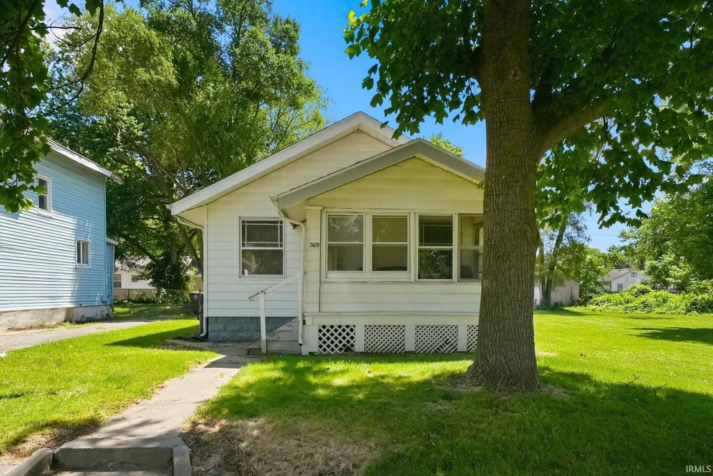 Photo of 3109 Central Drive, Fort Wayne, IN 46806 (MLS # 202623690)