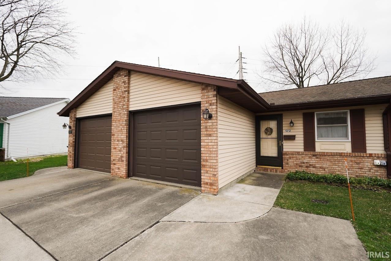 1212 Berkley Circle, Mishawaka, IN 46544 | MLS 202409402 | Listing ...