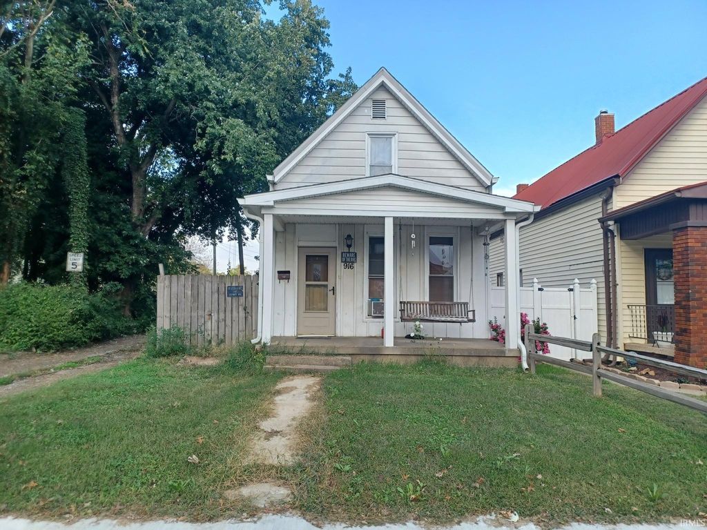 Photo of 916 Edgar Street, Evansville, IN 47710 (MLS # 202541977)