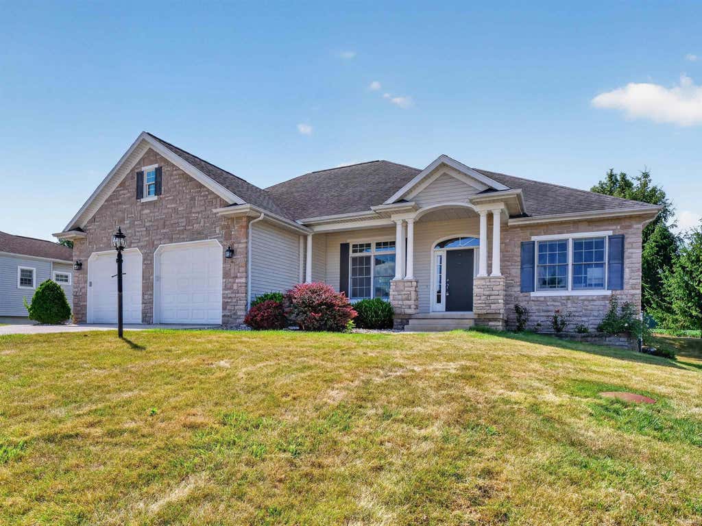 Photo of 2051 E Barberry Drive, Warsaw, IN 46582 (MLS # 202632091)