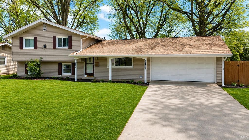 Photo of 5019 Devonshire Drive, Fort Wayne, IN 46806 (MLS # 202616324)