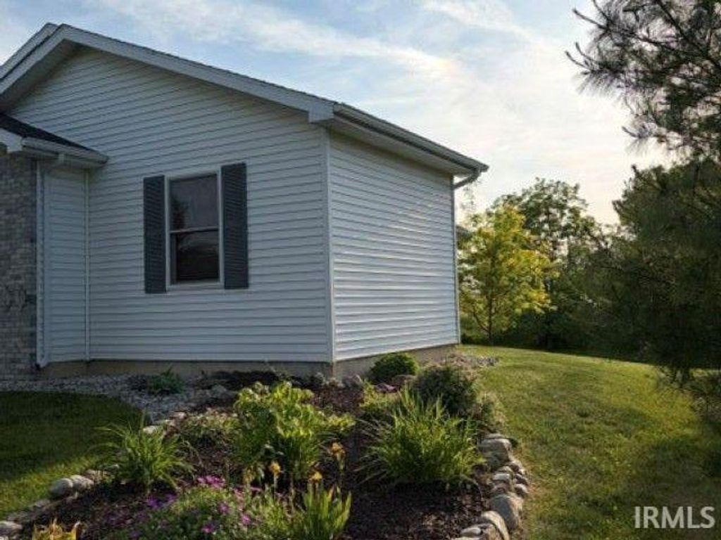 Photo of 208 Broadmore Circle, Angola, IN 46703 (MLS # 202621662)