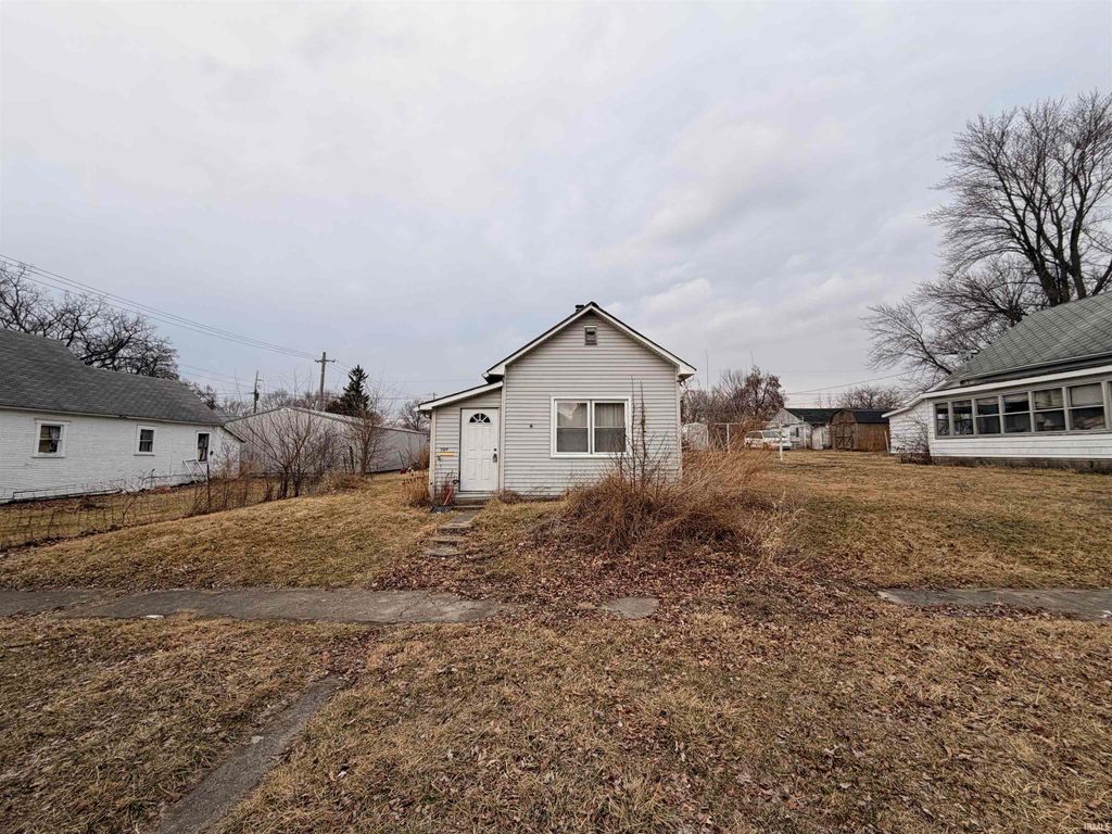 Photo of 809 E Main Street, Hartford City, IN 47348 (MLS # 202606092)