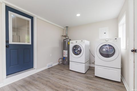 Tiny photo for 1236 Ogan Avenue, Huntington, IN 46750 (MLS # 202622449)