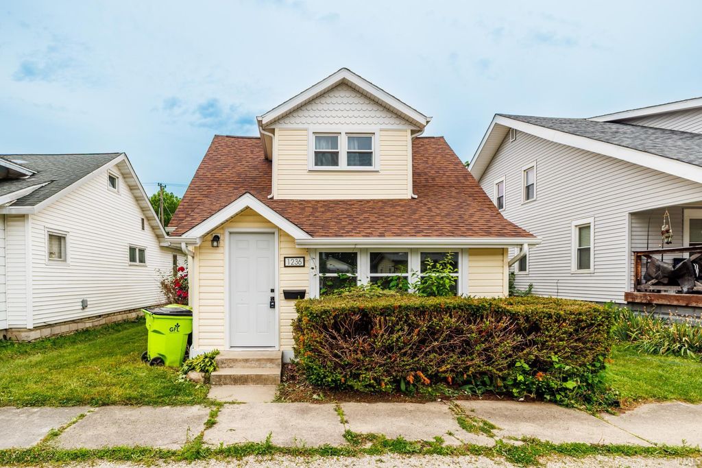 Photo of 1236 Ogan Avenue, Huntington, IN 46750 (MLS # 202622449)