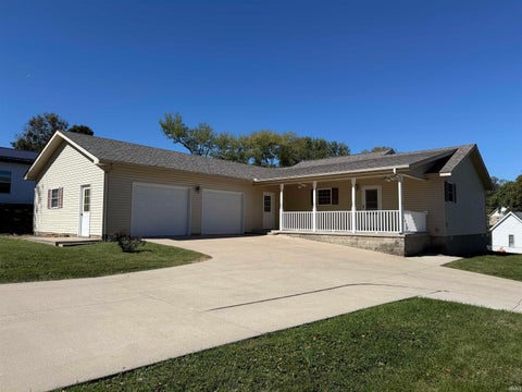Photo of 502 18Th Street ST, Bedford, IN 47421 (MLS # 202617836)