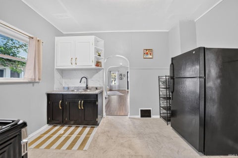 Tiny photo for 414 E Fairview Avenue, South Bend, IN 46614 (MLS # 202642111)