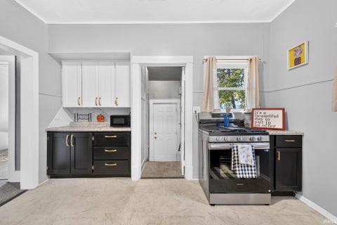 Tiny photo for 414 E Fairview Avenue, South Bend, IN 46614 (MLS # 202642111)