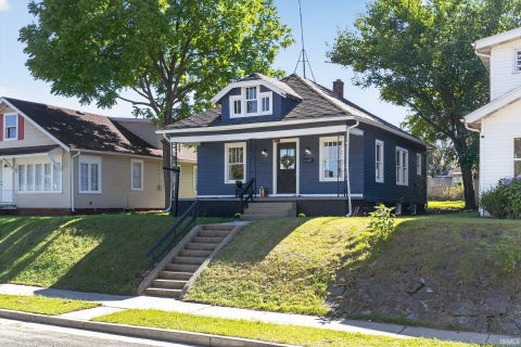 Photo of 414 E Fairview Avenue, South Bend, IN 46614 (MLS # 202642111)