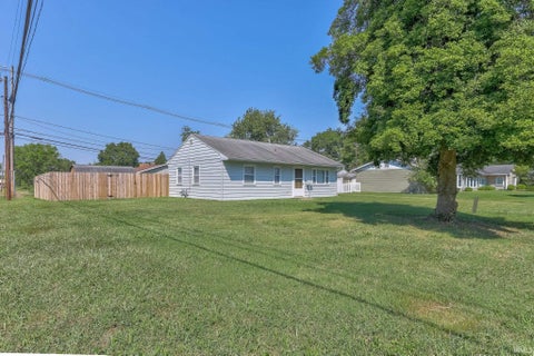 Tiny photo for 3804 Stratford Road, Evansville, IN 47710 (MLS # 202637011)