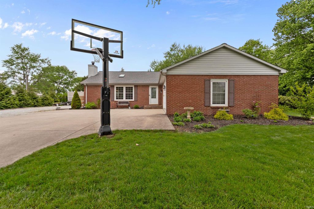 Photo of 134 Lee Drive, Sharpsville, IN 46068 (MLS # 202615556)