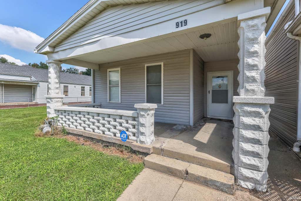Photo of 919 W Delaware Street, Evansville, IN 47710 (MLS # 202631810)