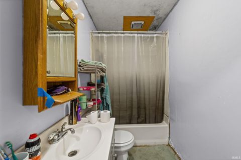 Tiny photo for 325 Wheatland Avenue, Logansport, IN 46947 (MLS # 202529555)