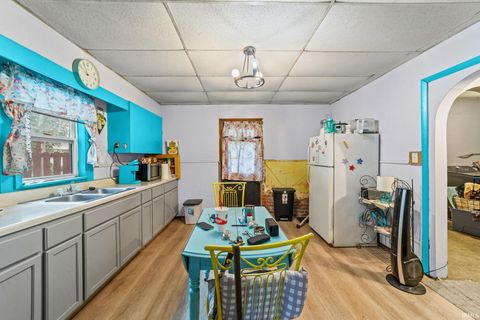 Tiny photo for 325 Wheatland Avenue, Logansport, IN 46947 (MLS # 202529555)