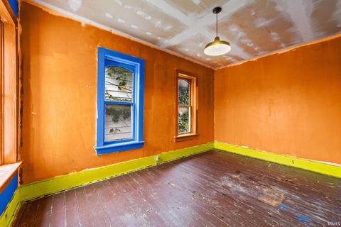 Tiny photo for 325 Wheatland Avenue, Logansport, IN 46947 (MLS # 202529555)