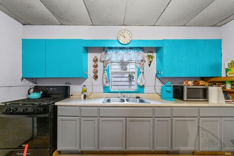 Tiny photo for 325 Wheatland Avenue, Logansport, IN 46947 (MLS # 202529555)