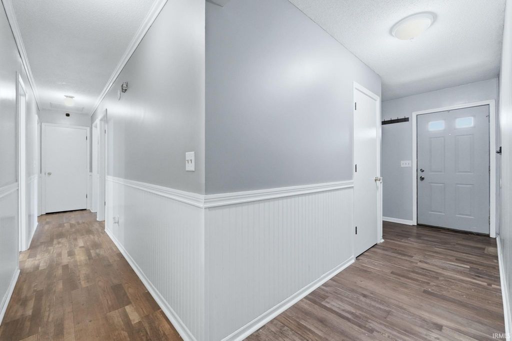 Photo of 1002 Crowder Court, Fort Wayne, IN 46825 (MLS # 202620797)