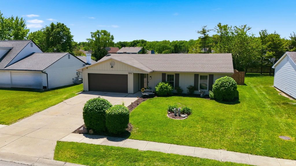 Photo of 1002 Crowder Court, Fort Wayne, IN 46825 (MLS # 202620797)