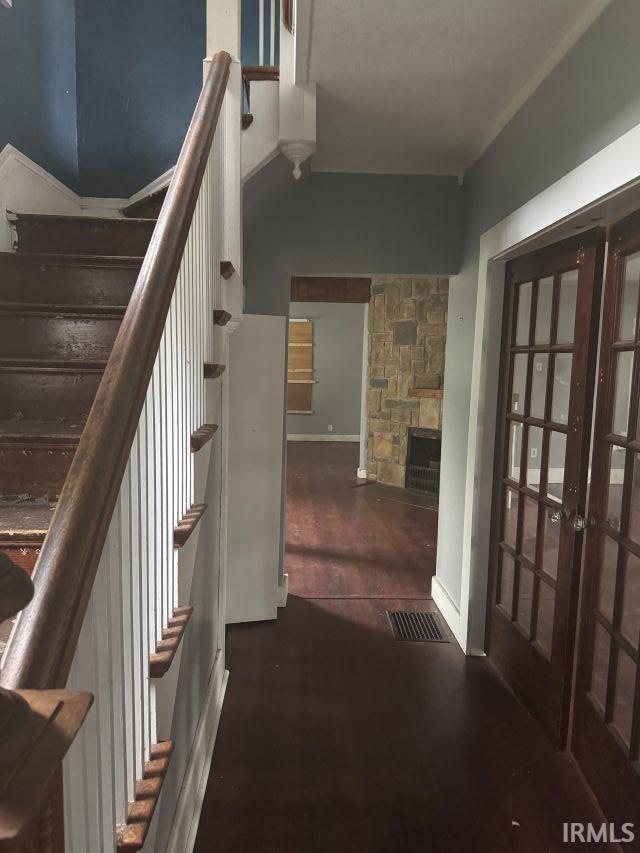 Photo of 916 E Beardsley Avenue, Elkhart, IN 46514 (MLS # 202635795)